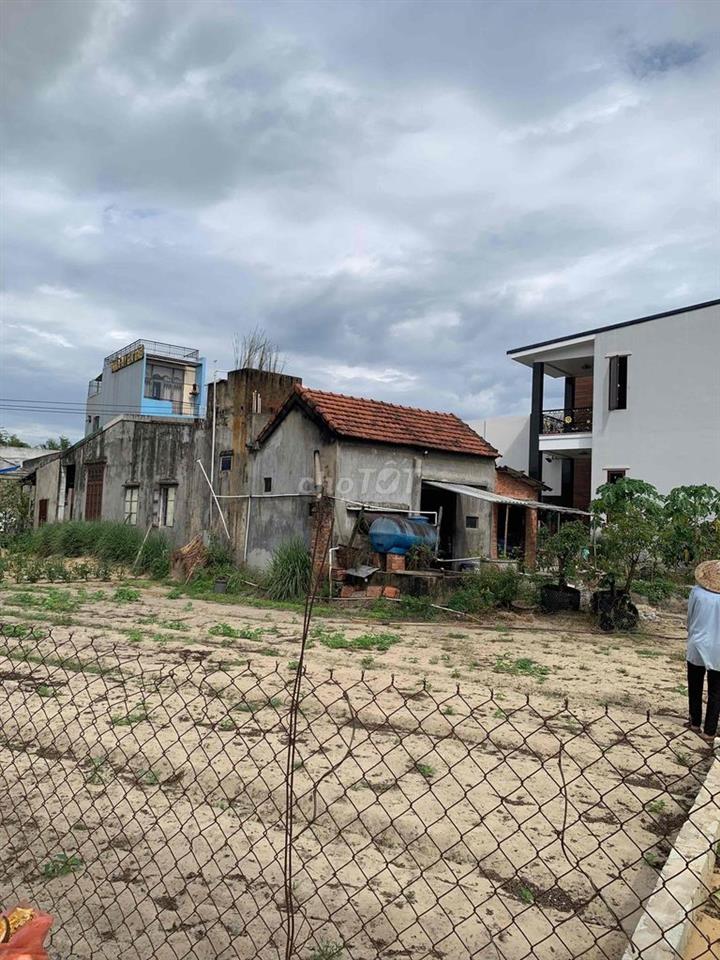 Đất kiệt Tứ Ngân Điện Ngọc