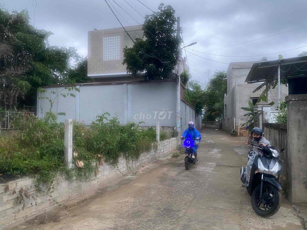 Đất kiệt ngay chợ Tuý Loan ngang dài 14m thích hợp xây nhà mái Thái