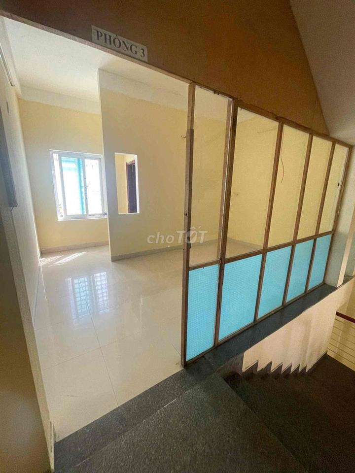 Nhà mặt tiền Lê Văn Hiến vị trí đẹp ngay ngã tư nhộn nhịp