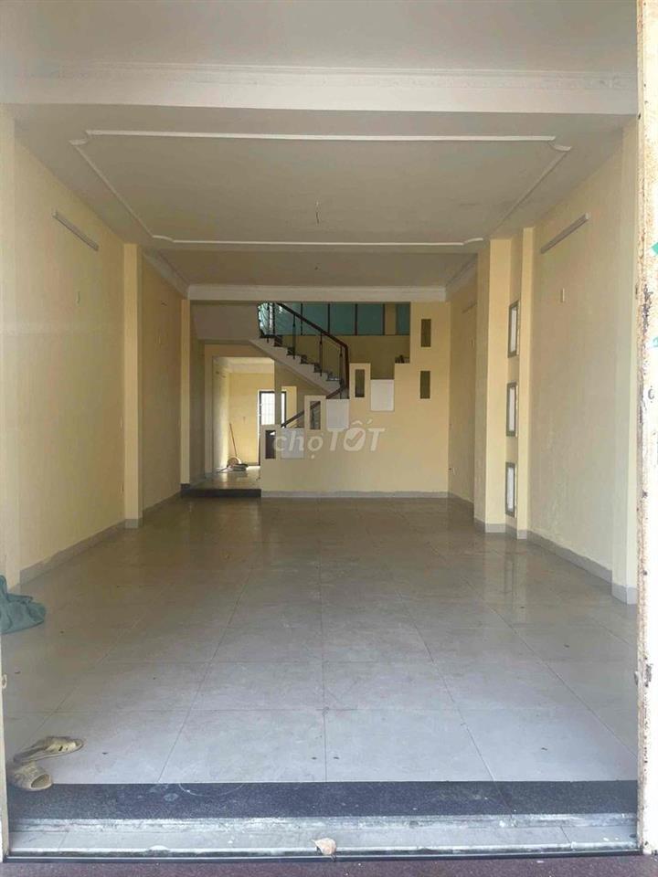 Nhà mặt tiền Lê Văn Hiến vị trí đẹp ngay ngã tư nhộn nhịp