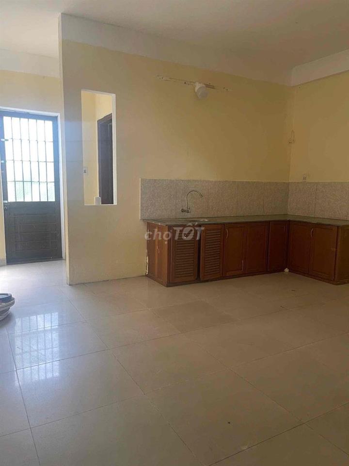 Nhà mặt tiền Lê Văn Hiến vị trí đẹp ngay ngã tư nhộn nhịp