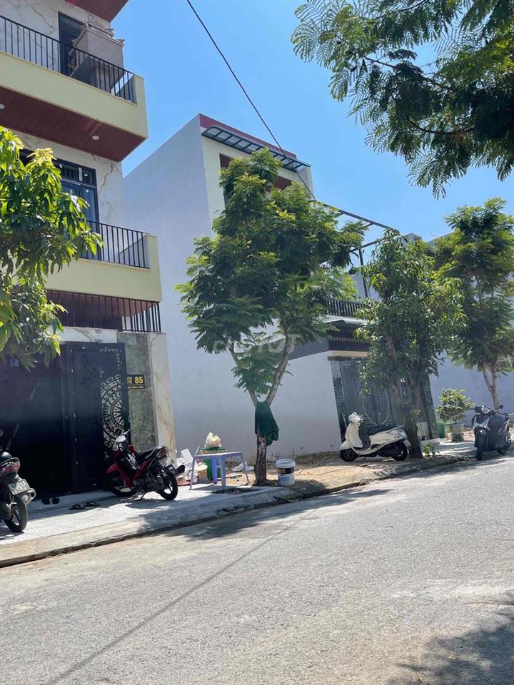 Bùi Bỉnh Uyên hướng Đông 2 mặt tiền giá chỉ 4tỷ2 có TL