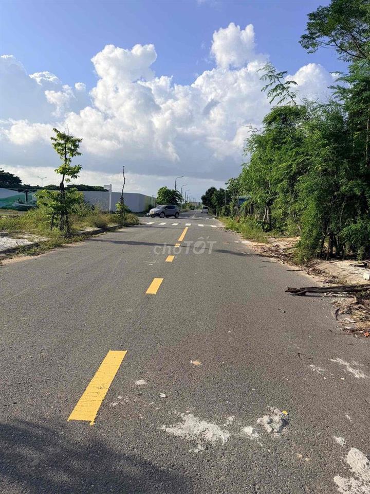 Đất đường 7.5 sát Võ Chí Công giá rẻ đây ạ