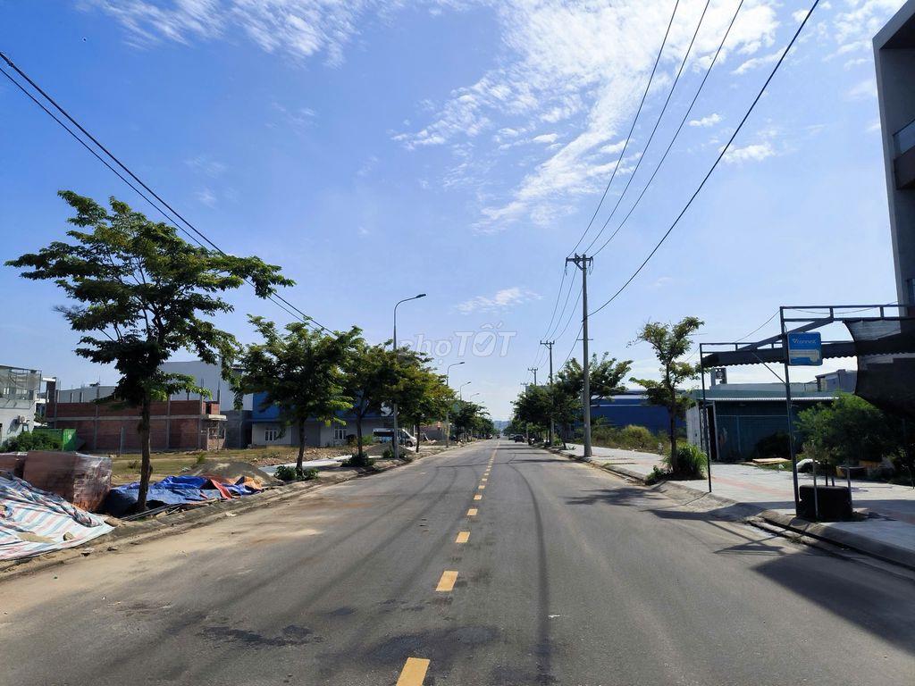 CC Chú Nghiêm Bán Đất Đường Ngọc Tịnh 10m5 khu Nam Hòa Xuân Giá 4.6 tỷ