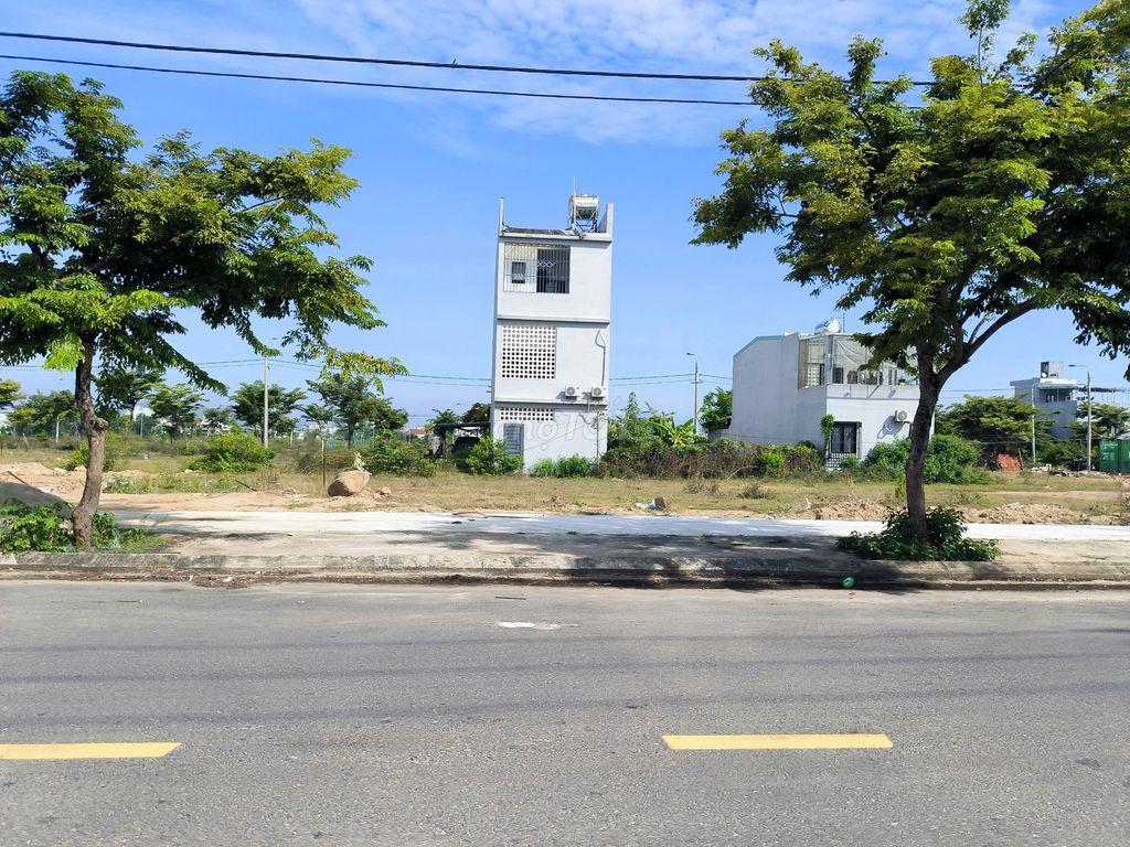 CC Chú Nghiêm Bán Đất Đường Ngọc Tịnh 10m5 khu Nam Hòa Xuân Giá 4.6 tỷ
