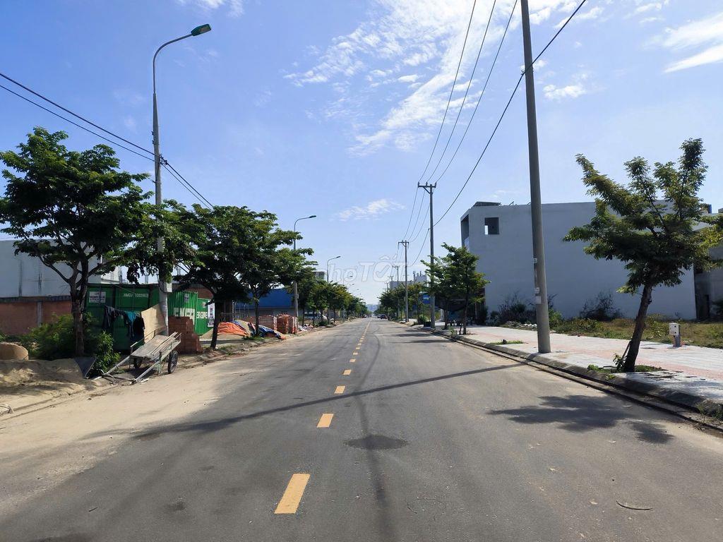 CC Chú Nghiêm Bán Đất Đường Ngọc Tịnh 10m5 khu Nam Hòa Xuân Giá 4.6 tỷ