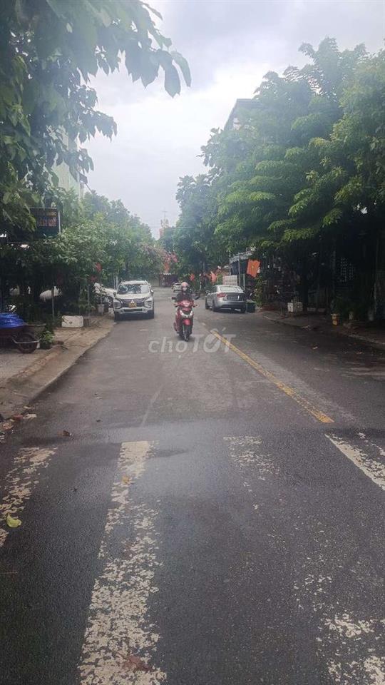 tôi chỉnh chú cần bán đất mặt tiền sát trục chính hoàng văn thái 