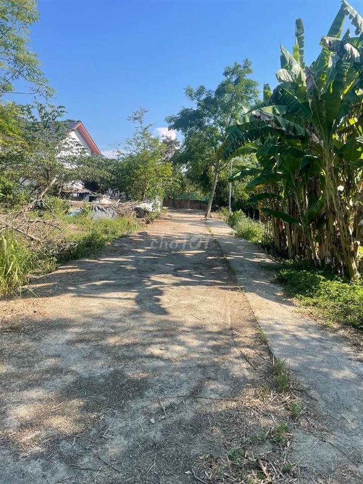 NHỈNH 1 TỈ - ĐẤT HOÀ TIẾN DT 170M ĐƯỜNG BÊ TÔNG 5M. SÁT UỶ BAN XÃ