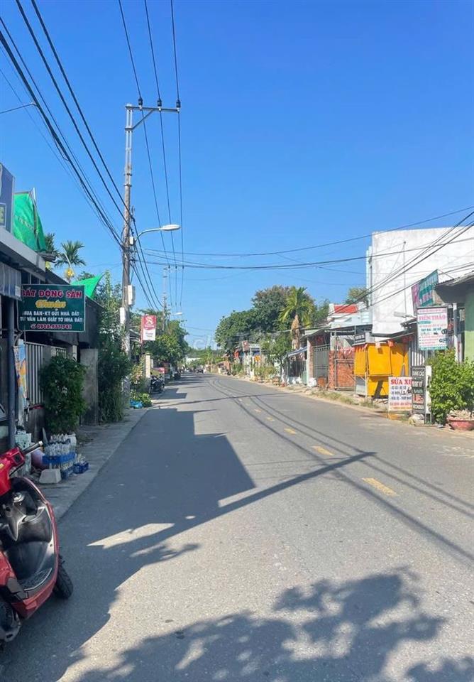 NHỈNH 1 TỈ - ĐẤT HOÀ TIẾN DT 170M ĐƯỜNG BÊ TÔNG 5M. SÁT UỶ BAN XÃ