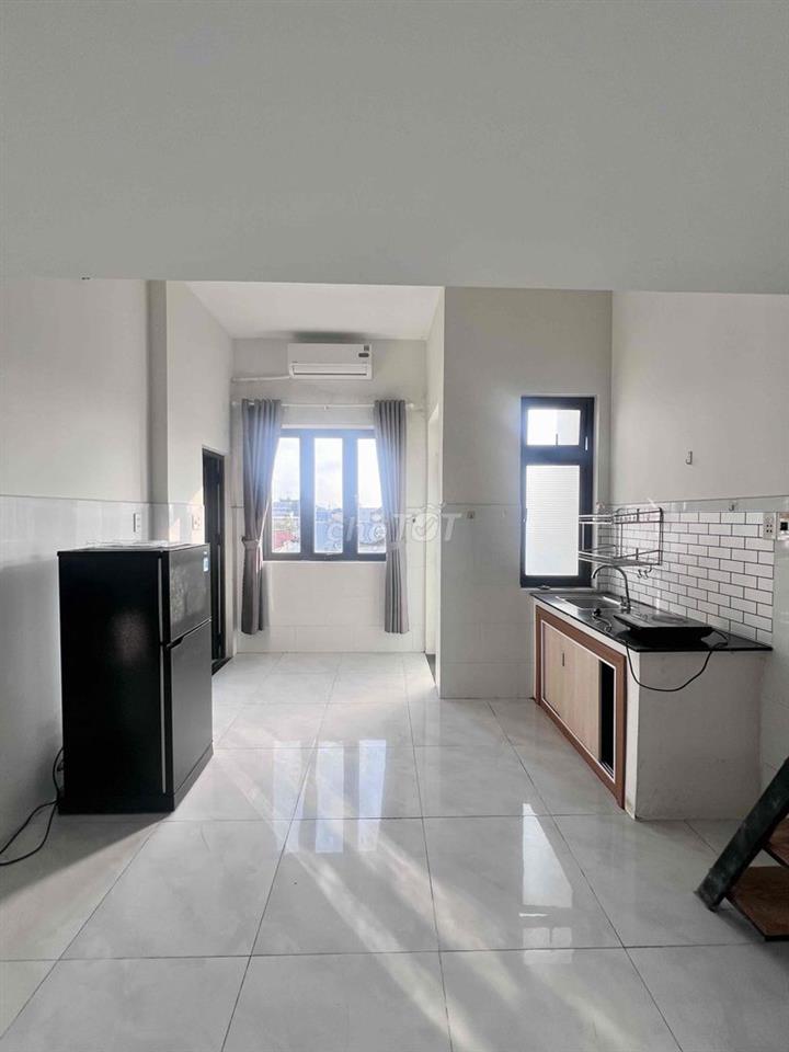 Phòng ĐHKT gác lửng đầy đủ nội thất, sạch sẽ, khu vực yên tĩnh an ninh