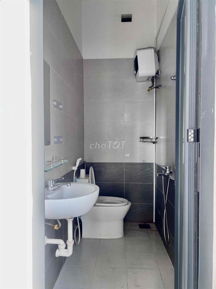 Phòng ĐHKT gác lửng đầy đủ nội thất, sạch sẽ, khu vực yên tĩnh an ninh