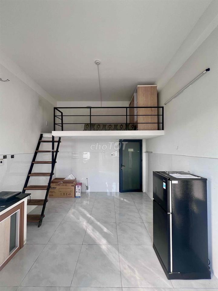 Phòng ĐHKT gác lửng đầy đủ nội thất, sạch sẽ, khu vực yên tĩnh an ninh