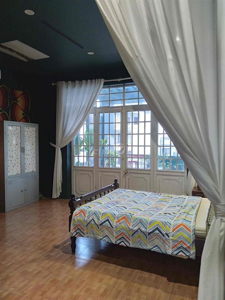 Cho thuê căn hộ 1 phòng ngủ, 1 bếp riêng biệt tầng 4 Lê Thanh Nghị