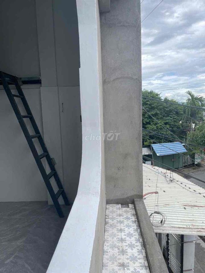 Phòng trọ mặt tiền, vị trí đẹp, đông người qua lại.