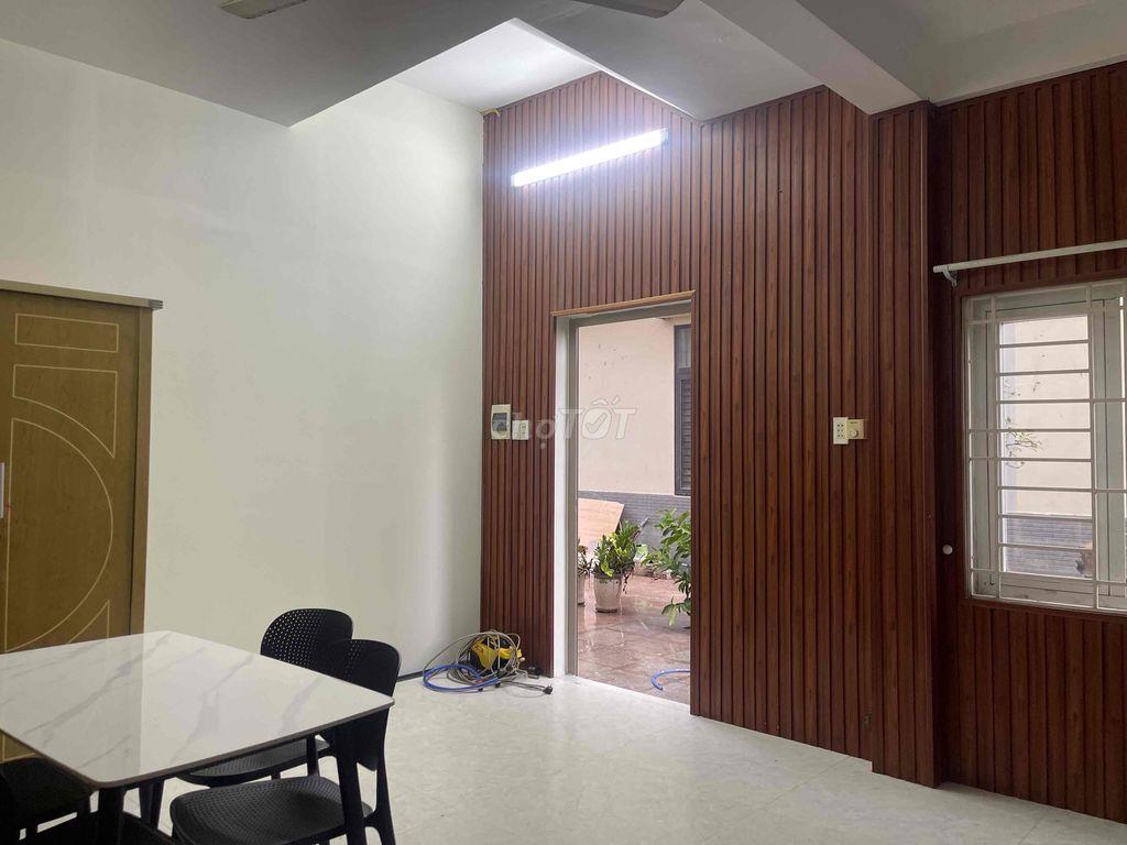 còn phòng full nội thất