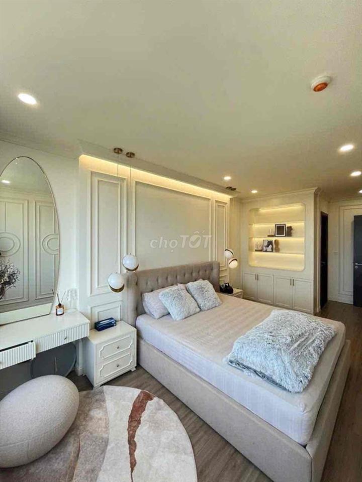 Chủ Ngộp Bán Nhanh 2PN 79M2 Full Nội Thất 2.250Tỷ  Chung Cư C SKY VIEW