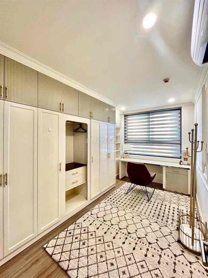 Chủ Ngộp Bán Nhanh 2PN 79M2 Full Nội Thất 2.250Tỷ  Chung Cư C SKY VIEW