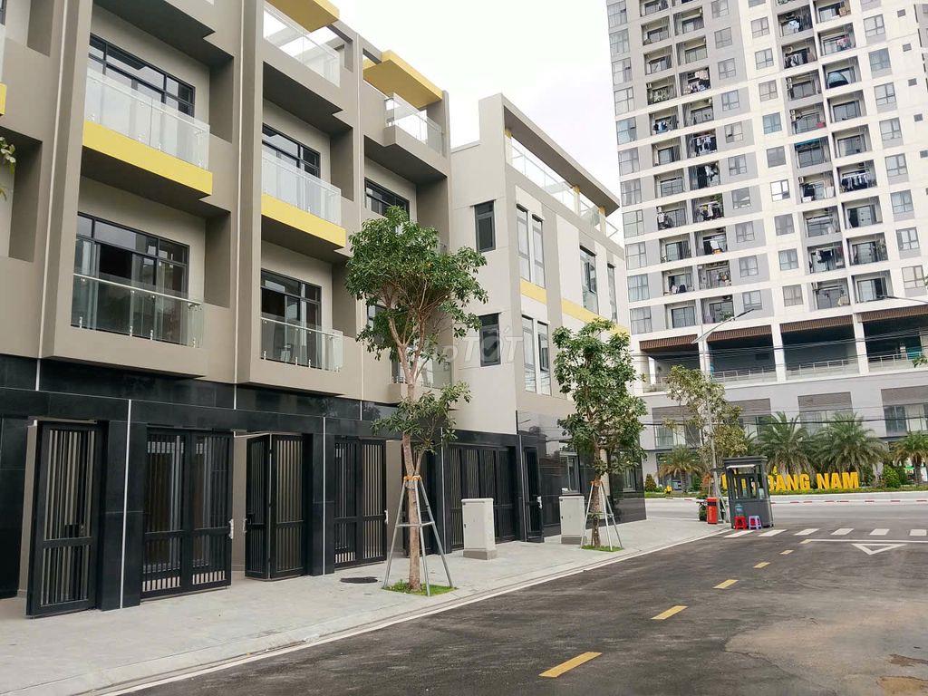 Nhà DT đất 137 m2 ,1 trệt,2 lầu,1 mái ,5 PN-5 WC, Ngay tuyến metro 1