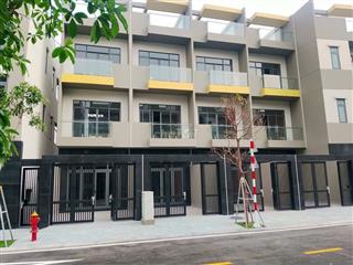 Nhà DT đất 137 m2 ,1 trệt,2 lầu,1 mái ,5 PN-5 WC, Ngay tuyến metro 1