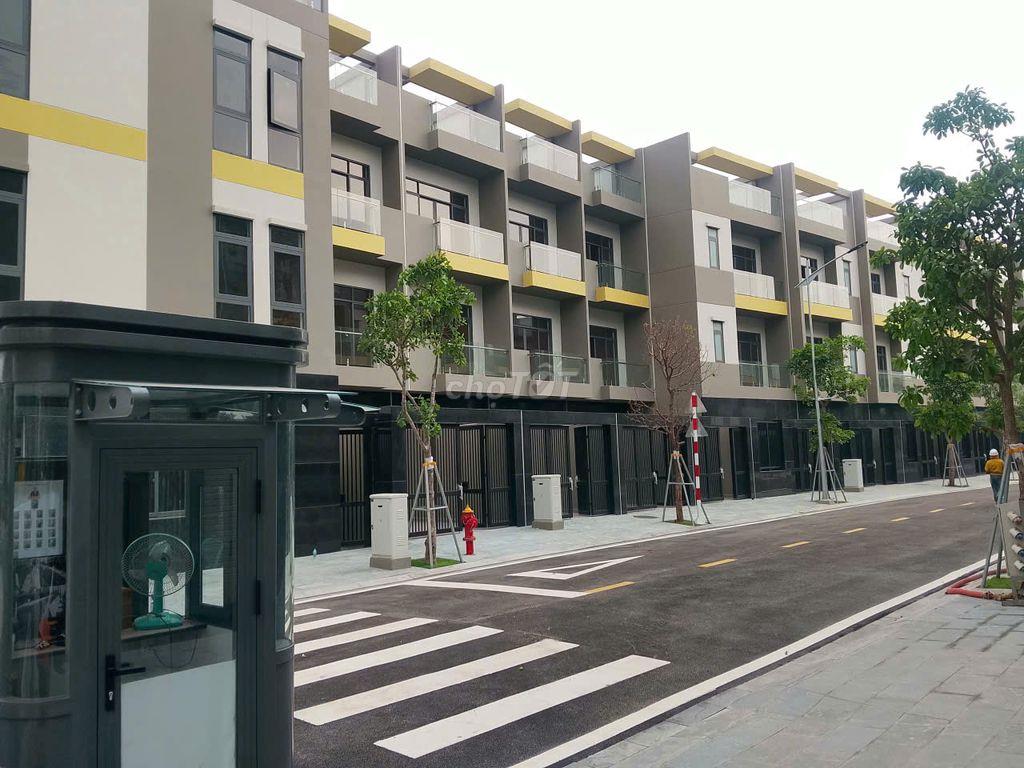 Nhà DT đất 137 m2 ,1 trệt,2 lầu,1 mái ,5 PN-5 WC, Ngay tuyến metro 1