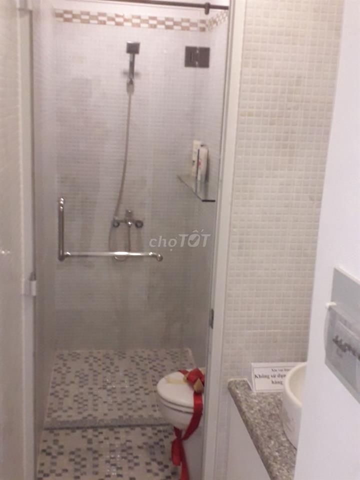 CHO THUÊ CĂN NHÀ TRỐNG IRIST TOWER 2PN CHỈ 4TR CÓ SẴN RÈM VÀ TỦ BẾP