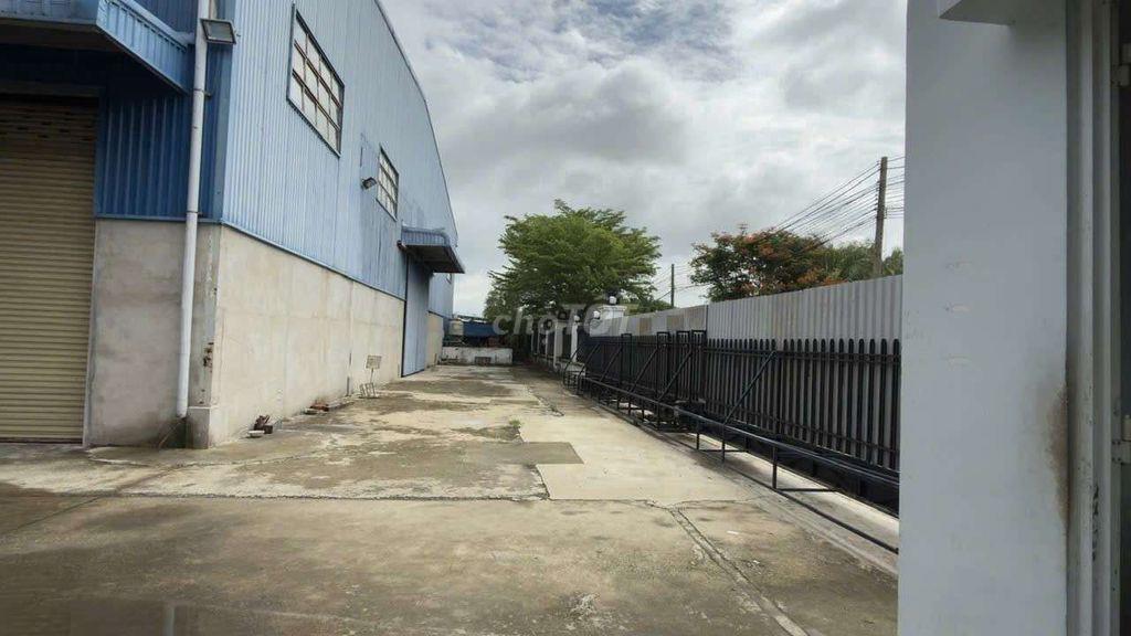Bán gấp xưởng 8155m2. ĐT825 . Đức Hoà Thượng . Long An