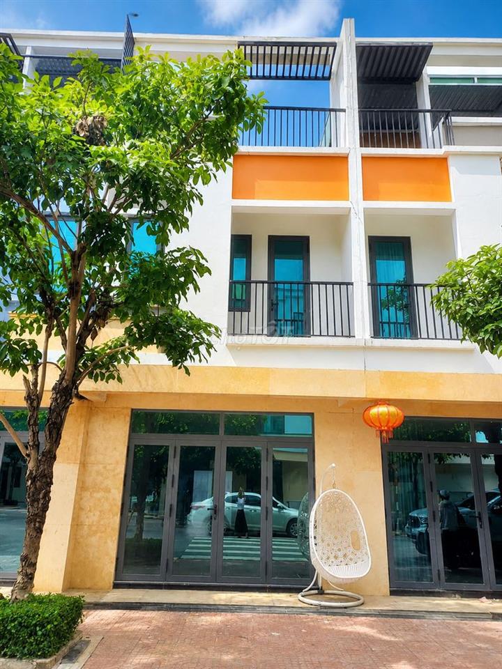 Cần ra gấp nhà phố Thuận An sát VSIP 1, sổ sẵn 2.9 tỷ, đường thông 13m