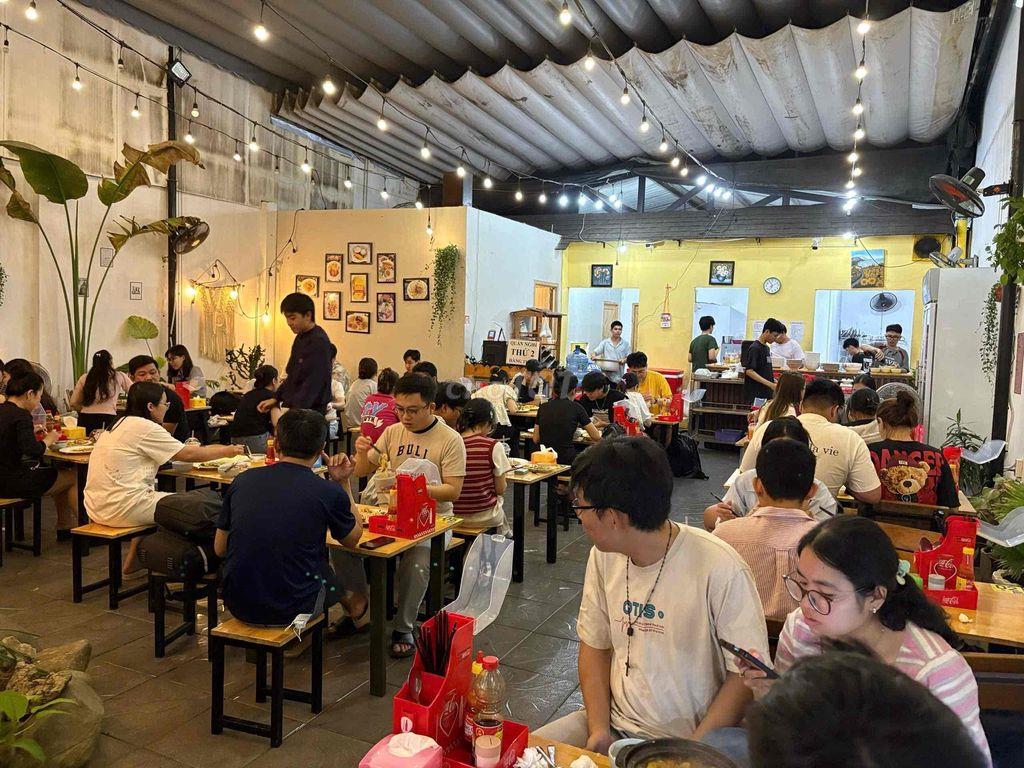 Sang quán Thái dòng tiền