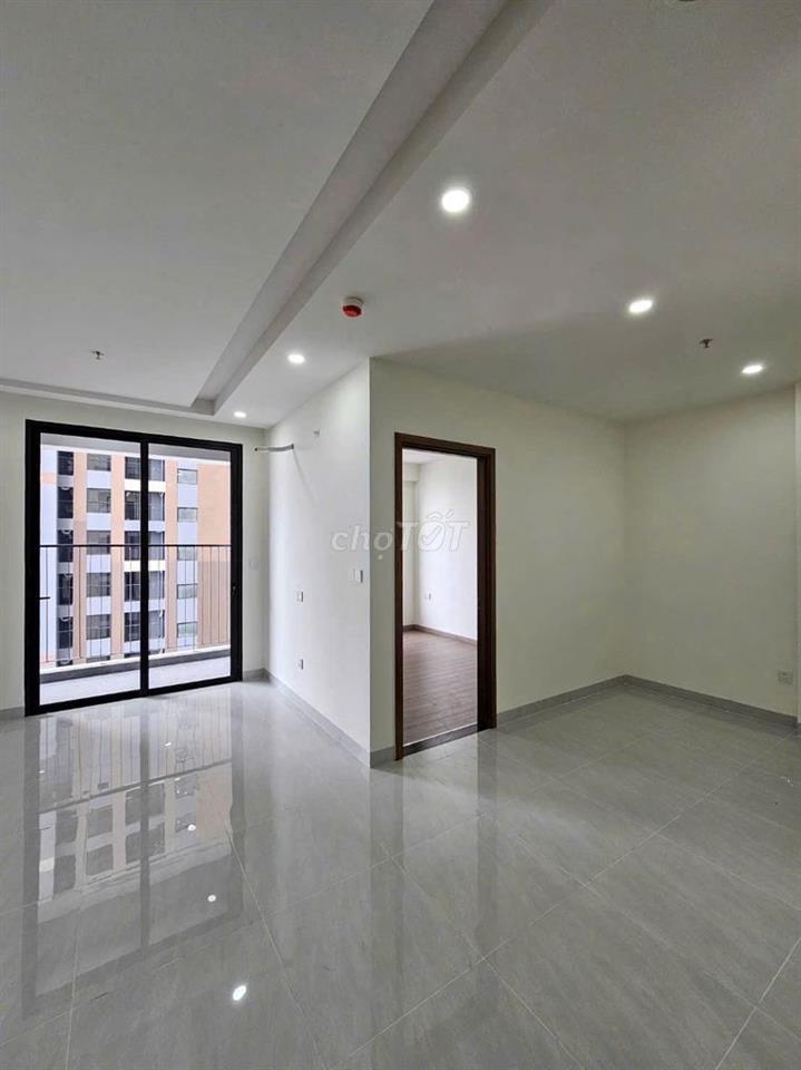 Chính Chủ bán gấp căn 2PN 2WC DT 73m2 hướng Đông Nam view hồ bơi 