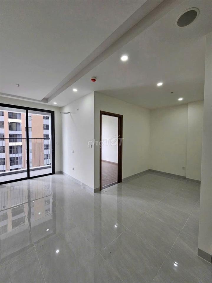 Chính Chủ bán gấp căn 2PN 2WC DT 73m2 hướng Đông Nam view hồ bơi 