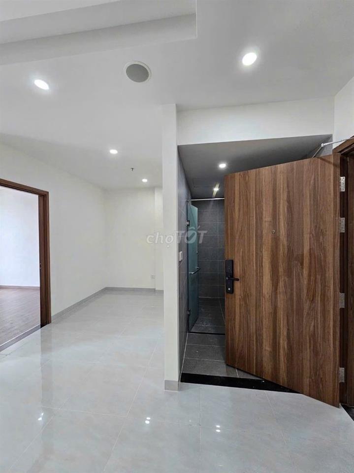 Chính Chủ bán gấp căn 2PN 2WC DT 73m2 hướng Đông Nam view hồ bơi 