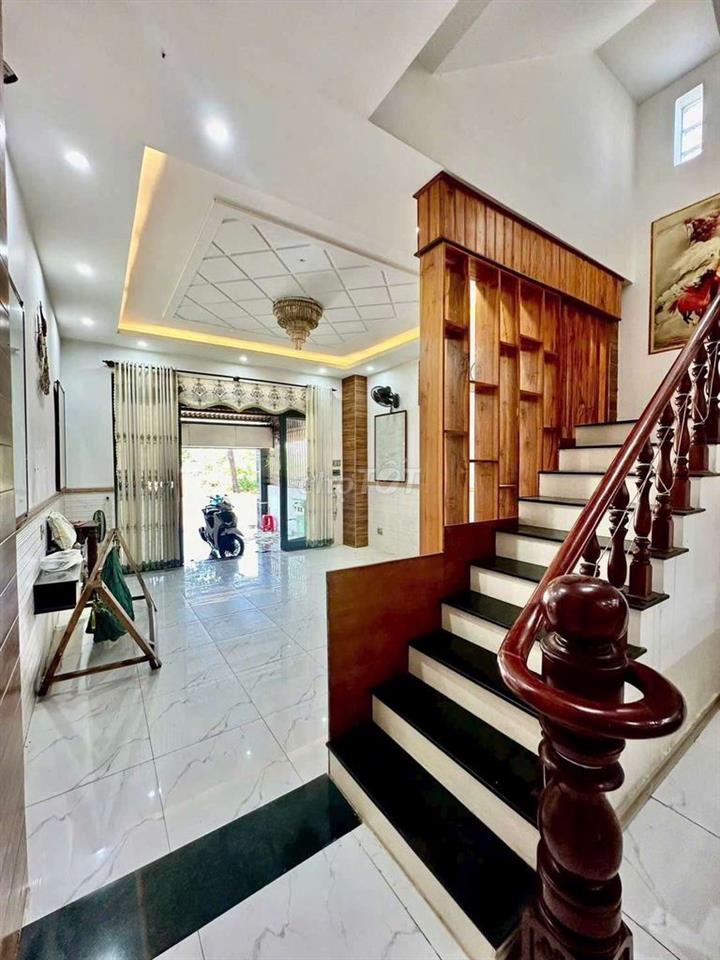 Cho thuê nhà 1 trệt 2 lầu gần thành phố mới Bình Dương dương