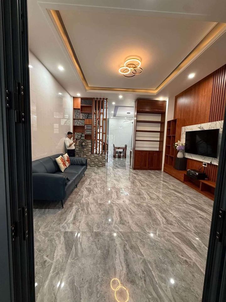 Cho thuê nhà 1 trệt 2 lầu Phú Lợi Thủ Dầu Một, 5phòng ngủ,có nội thất 