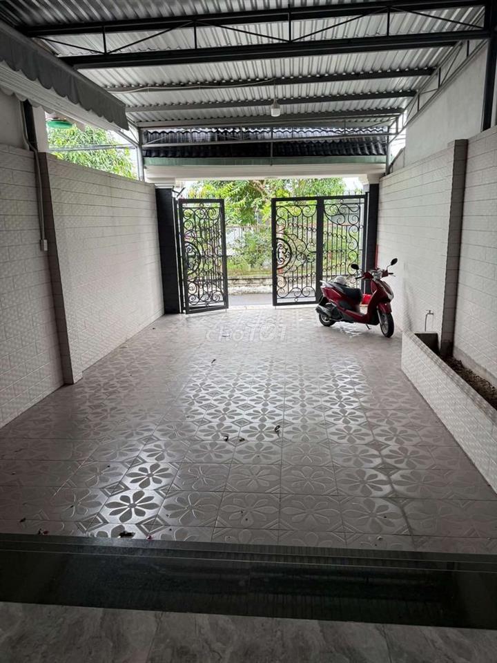 Cho thuê nhà 1 trệt 2 lầu Phú Lợi Thủ Dầu Một, 5phòng ngủ,có nội thất 