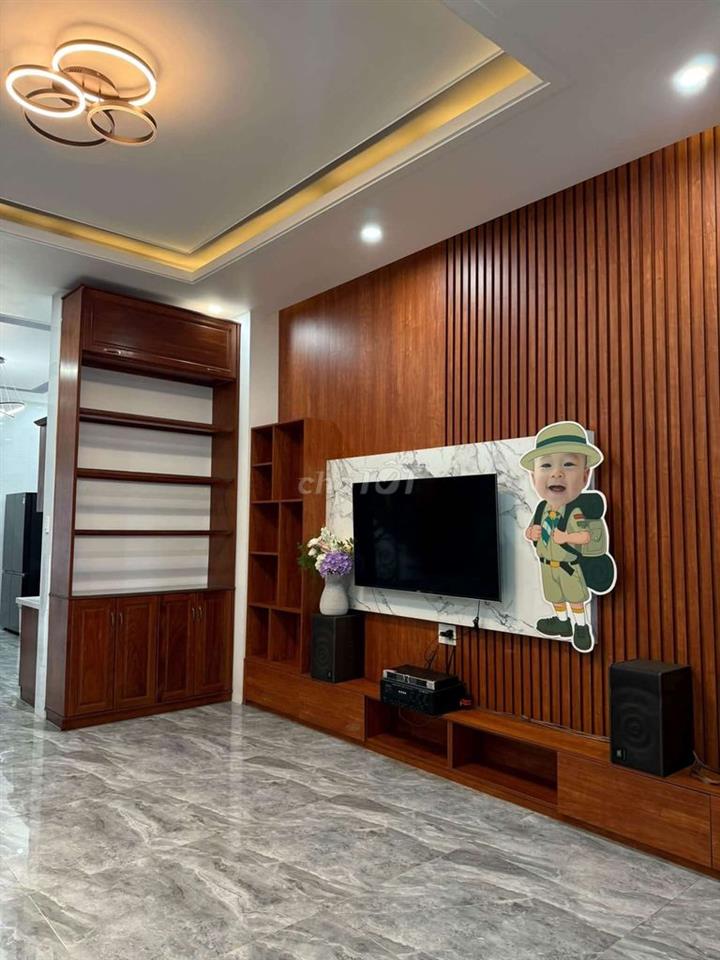 Cho thuê nhà 1 trệt 2 lầu Phú Lợi Thủ Dầu Một, 5phòng ngủ,có nội thất 
