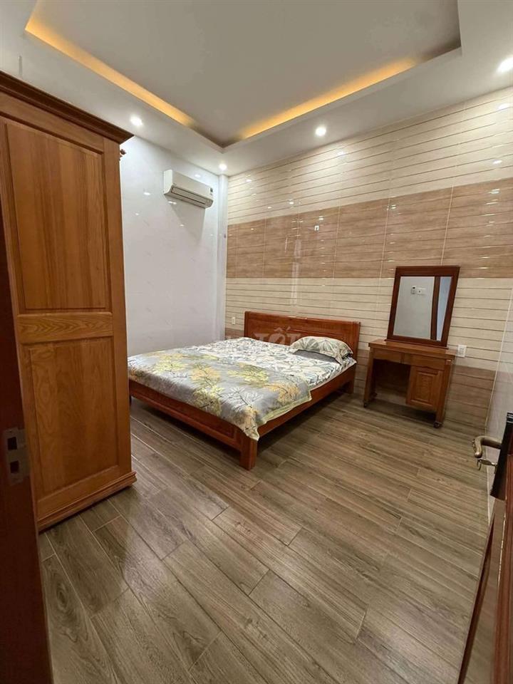 Cho thuê nhà 1 trệt 2 lầu Phú Lợi Thủ Dầu Một, 5phòng ngủ,có nội thất 