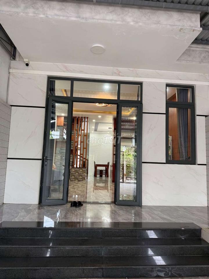 Cho thuê nhà 1 trệt 2 lầu Phú Lợi Thủ Dầu Một, 5phòng ngủ,có nội thất 