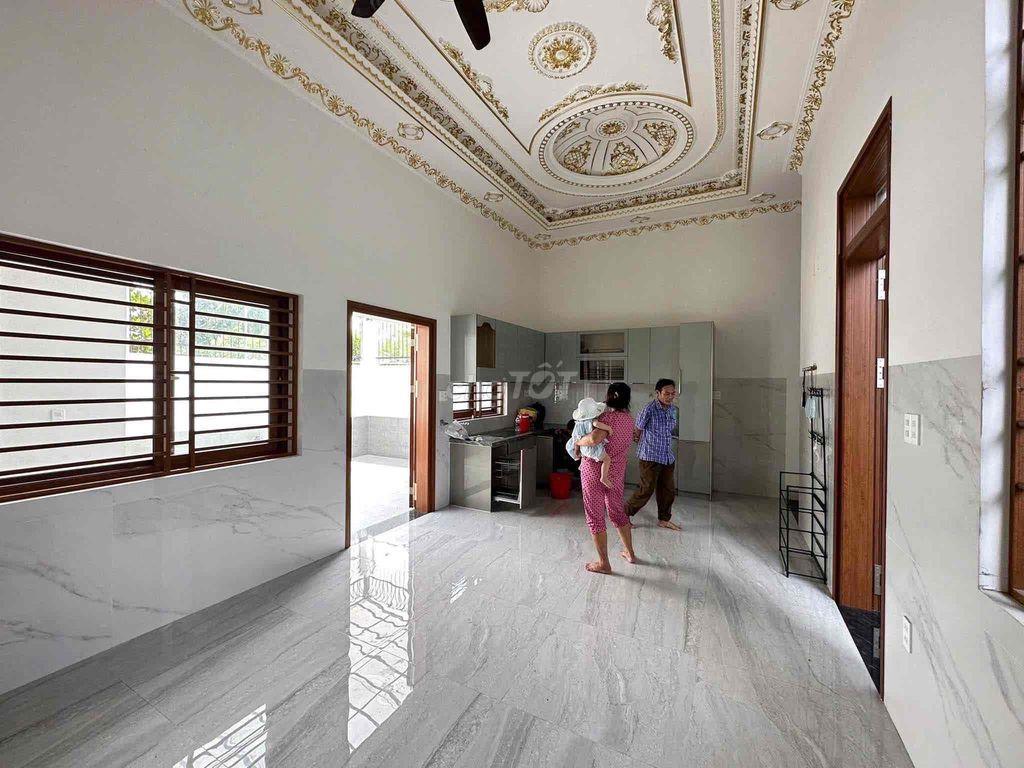 Cho thuê nhà sân vườn full nội thất phường Chánh Mỹ