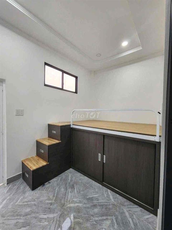 Cho thuê nhà liền kề cổng chung phường Phú Hoà