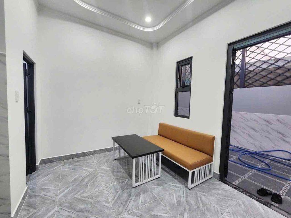 Cho thuê nhà liền kề cổng chung phường Phú Hoà