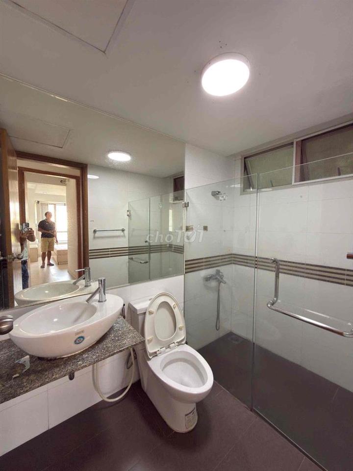 cc chính chủ sạch sẽ thoáng mát thuận tiện đi lại trường học mua sắm.