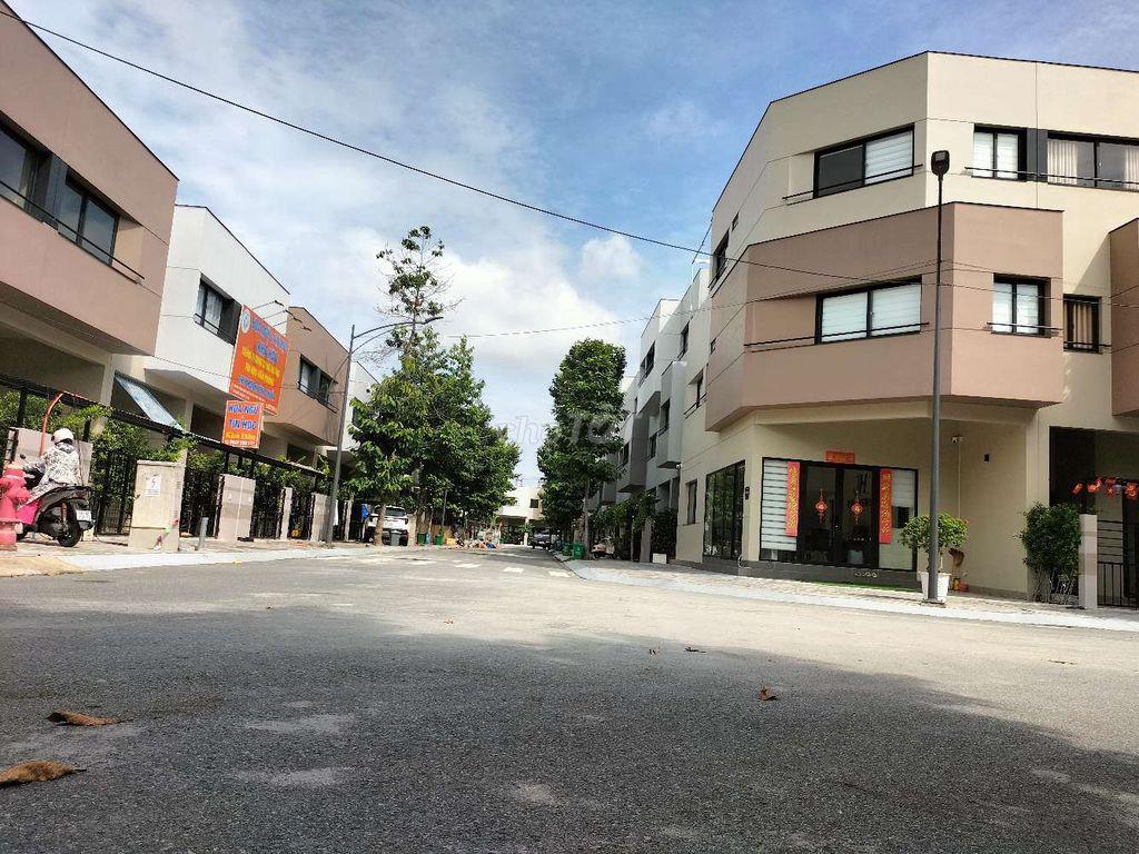 bán gấp nhà 2lầu mới tinh tại KDC đáng sống nhất nhì thuận giao