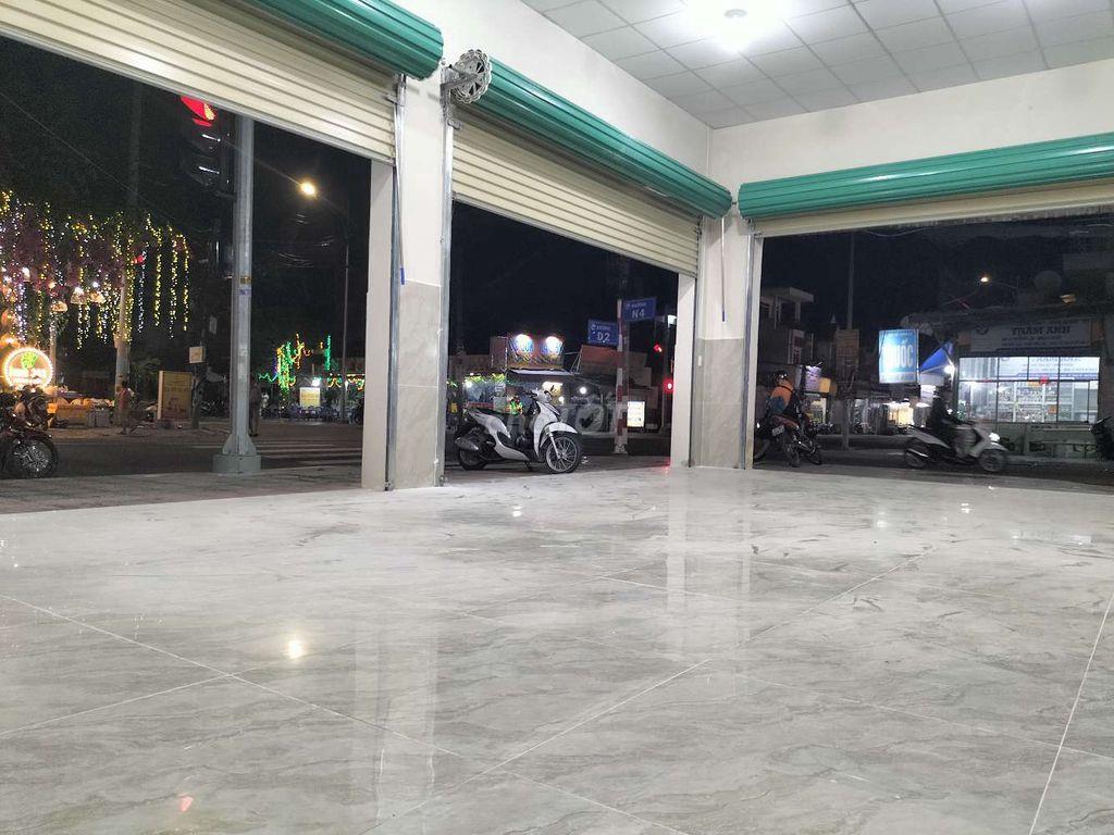 căn góc cực đắc địa còn xót lại trên con đường sầm uất