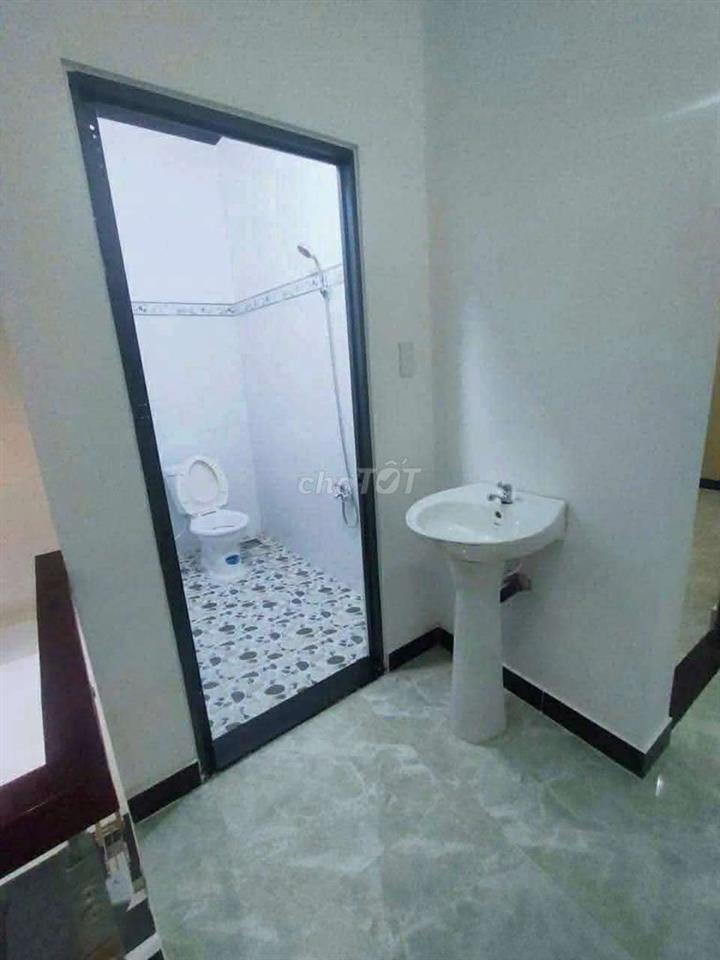 4,5t thôi buôn bán được sân đậu xe hơi 80m2 cực hiếm nhanh mới kịp ạ 