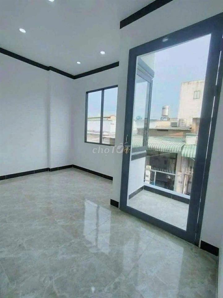 4,5t thôi buôn bán được sân đậu xe hơi 80m2 cực hiếm nhanh mới kịp ạ 