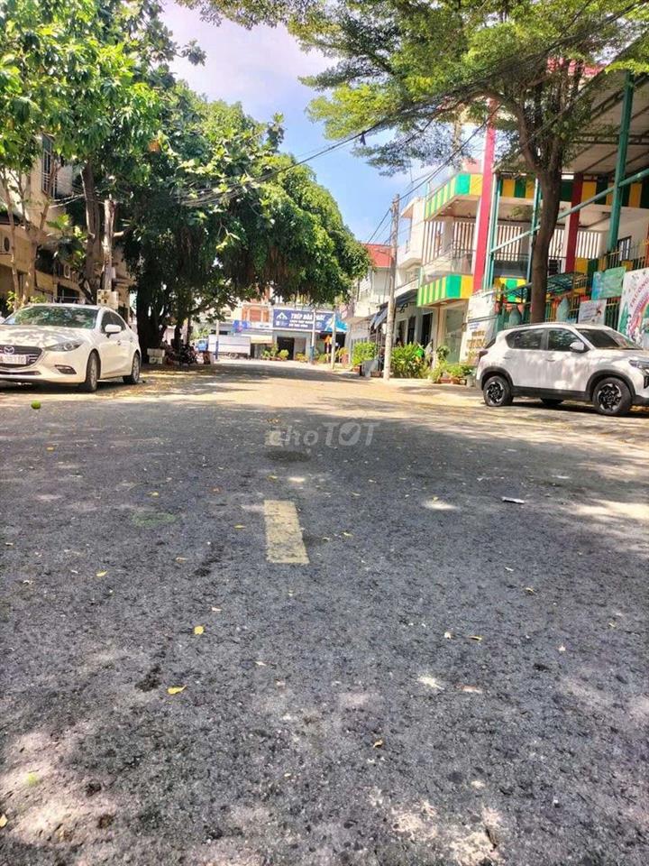 Nhà ngợp lắm rồi giảm sốc 950t còn có 4,6ty visip1 nhanh mới kịp ạ