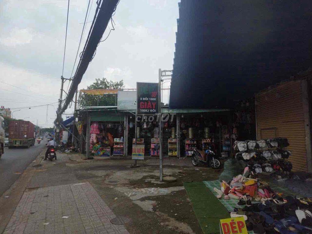 Mặt tiền chợ đêm Chí Thành+ sân bóng đang cho thuê 100tr/tháng. Mặt ti