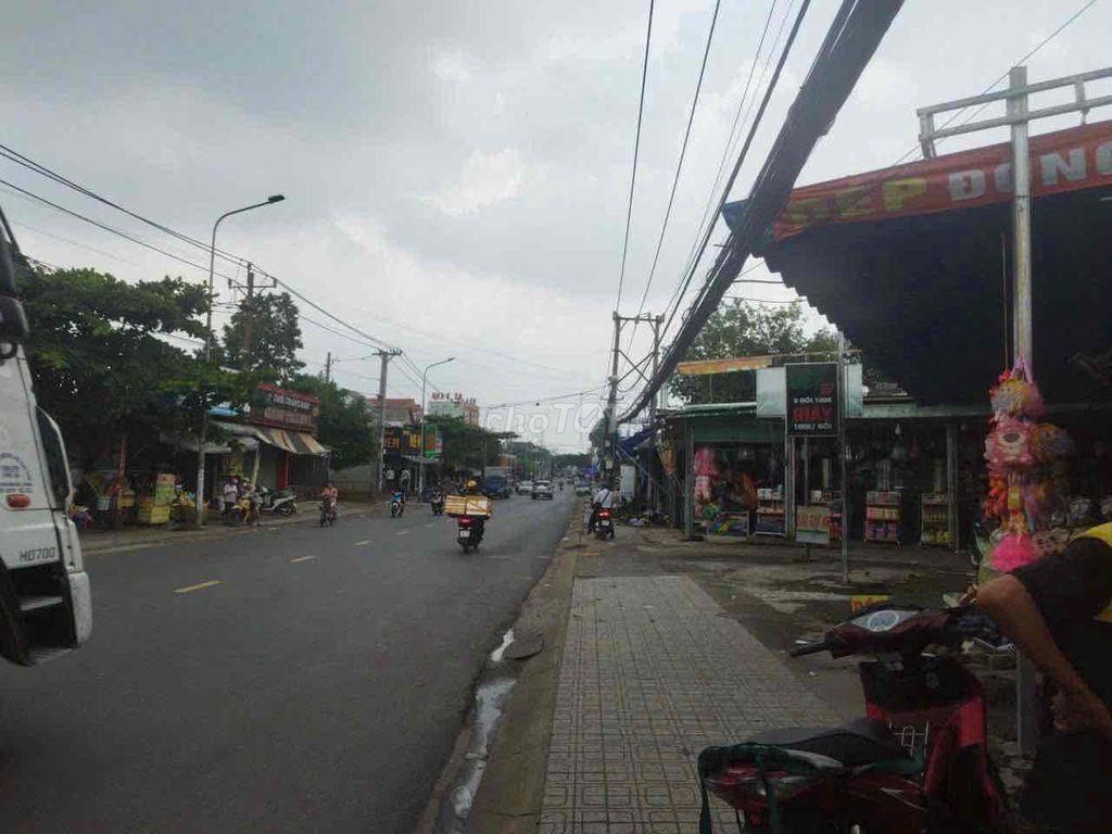 Mặt tiền chợ đêm Chí Thành+ sân bóng đang cho thuê 100tr/tháng. Mặt ti