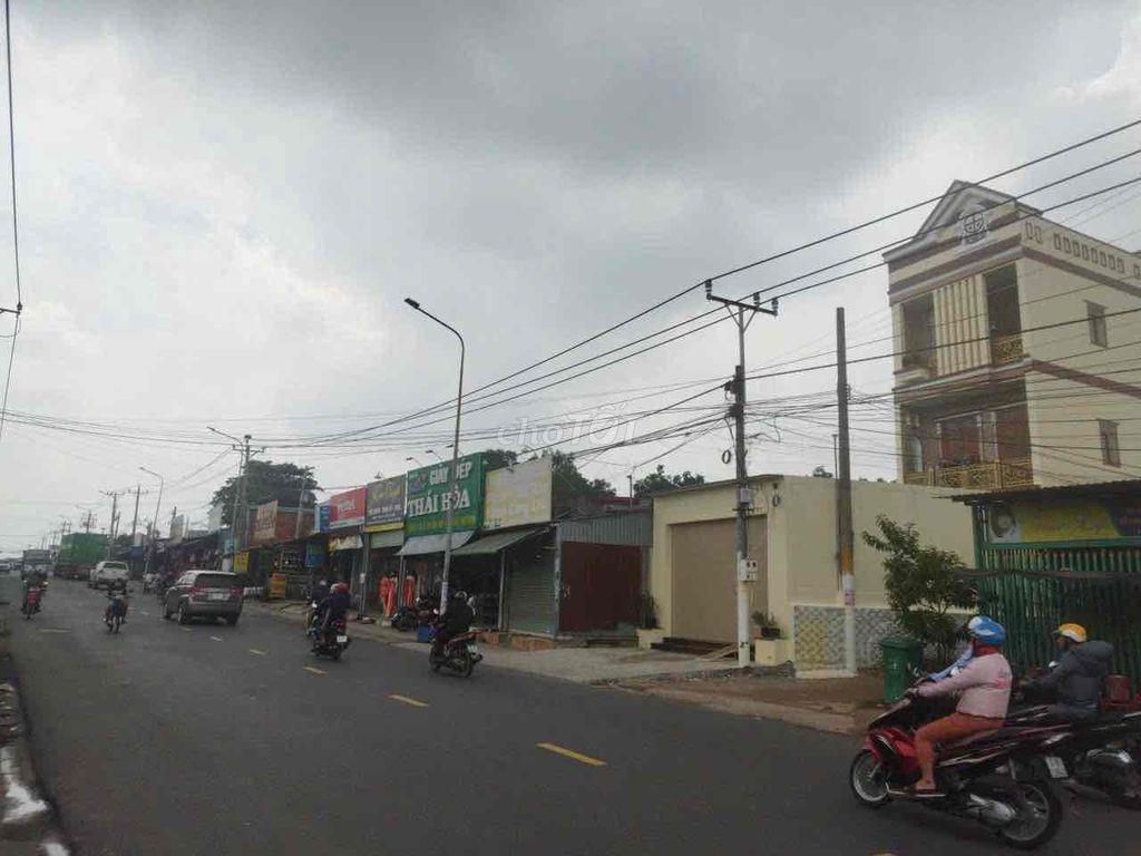 Mặt tiền chợ đêm Chí Thành+ sân bóng đang cho thuê 100tr/tháng. Mặt ti