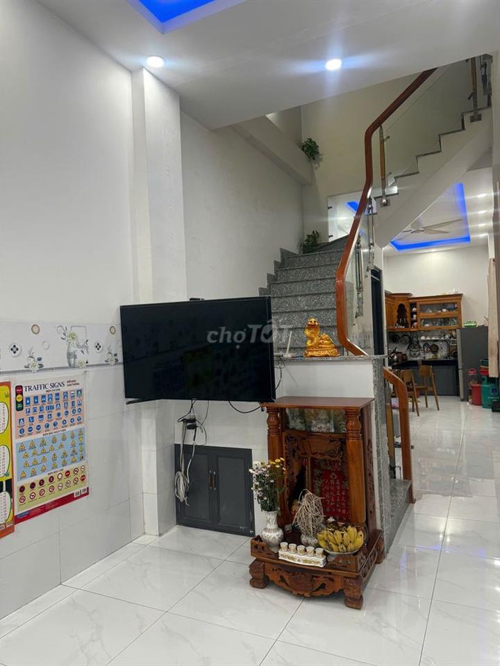 Bán gấp nhà CC HXH Lý Thường Kiệt, 4 x16m, T+2L, 6.8 tỷ